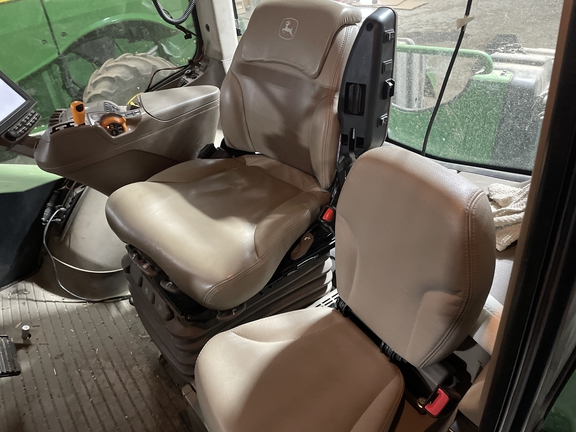 2021 John Deere 9520R Tractor 4WD