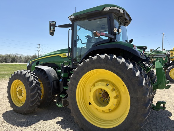2021 John Deere 8R 370 Tractor