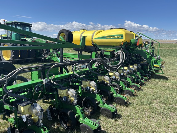 2012 John Deere DB60 Planter