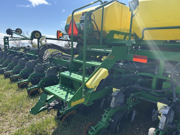2012 John Deere DB60 Planter