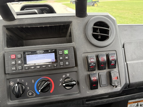 2024 John Deere XUV 835M ATV