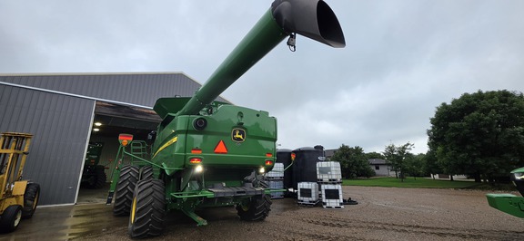 2022 John Deere S780 Combine