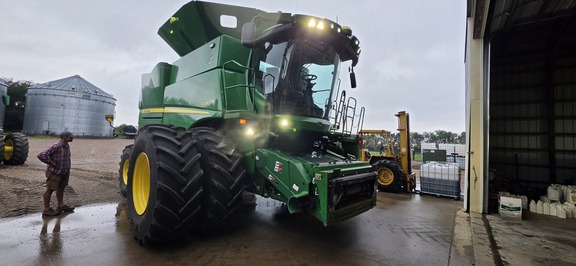 2022 John Deere S780 Combine
