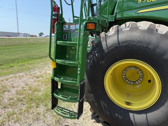 2023 John Deere S780 Combine