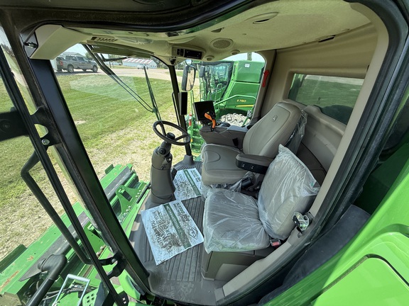 2023 John Deere S780 Combine