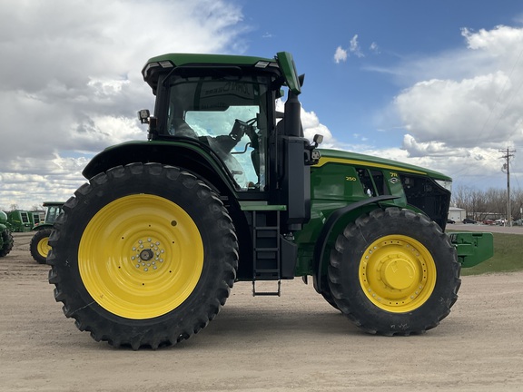 2024 John Deere 7R 250 Tractor