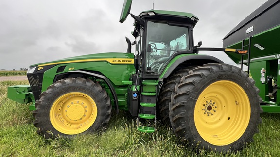 2024 John Deere 8R 250 Tractor