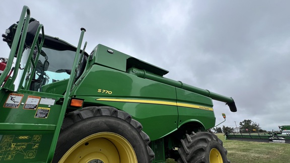 2024 John Deere S770 Combine
