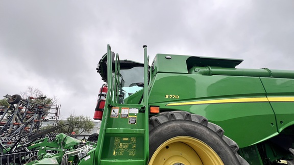 2024 John Deere S770 Combine