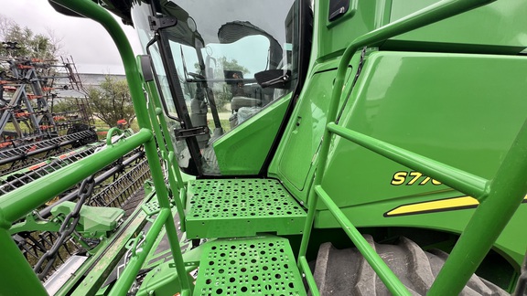 2024 John Deere S770 Combine
