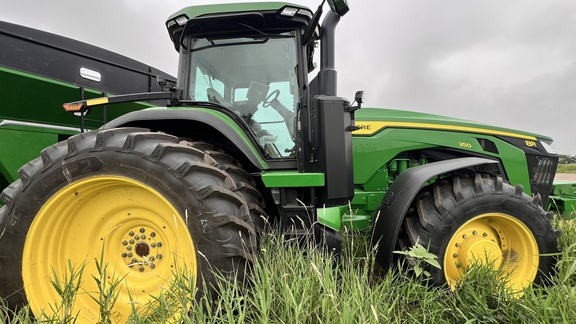 2024 John Deere 8R 250 Tractor