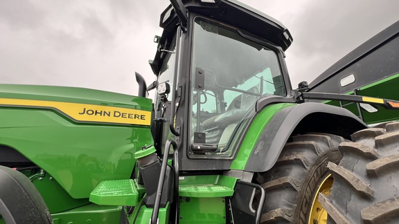 2024 John Deere 8R 250 Tractor