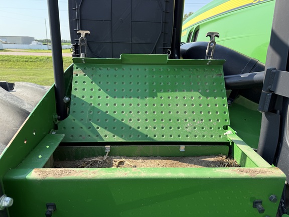 2017 John Deere 9520R Tractor 4WD