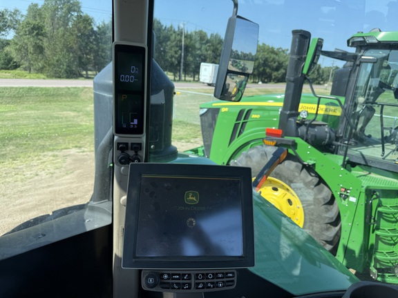 2017 John Deere 9520R Tractor 4WD