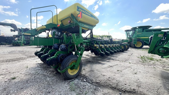 2004 John Deere 1770NT CCS Planter