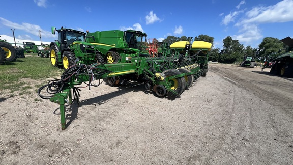 2004 John Deere 1770NT CCS Planter