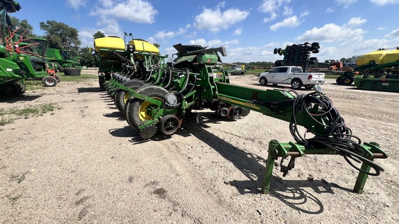 2004 John Deere 1770NT CCS Planter