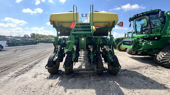 2004 John Deere 1770NT CCS Planter