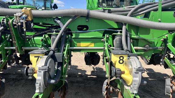 2004 John Deere 1770NT CCS Planter