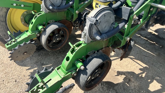 2004 John Deere 1770NT CCS Planter