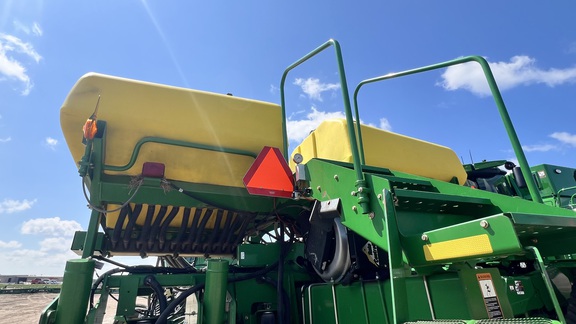 2004 John Deere 1770NT CCS Planter