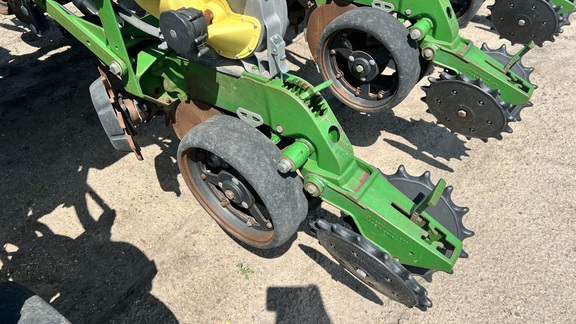 2004 John Deere 1770NT CCS Planter