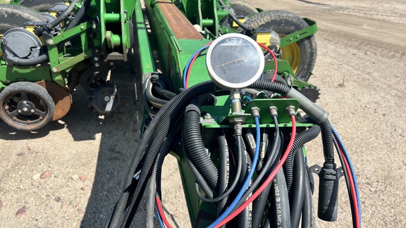 2004 John Deere 1770NT CCS Planter