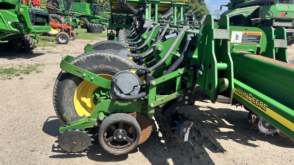 2004 John Deere 1770NT CCS Planter