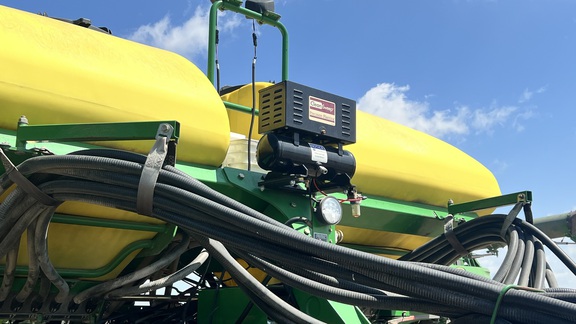 2004 John Deere 1770NT CCS Planter