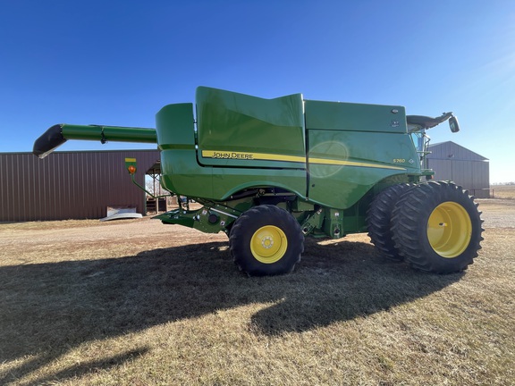 2022 John Deere S760 Combine