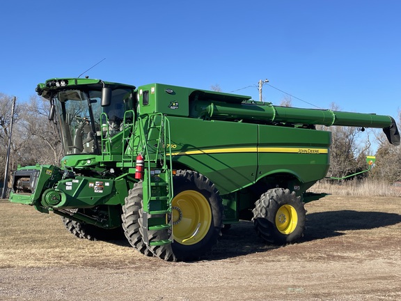 2022 John Deere S760 Combine