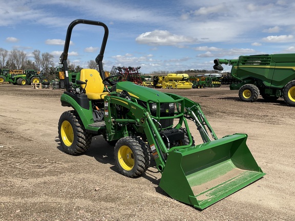 2023 John Deere 2025R Tractor Compact