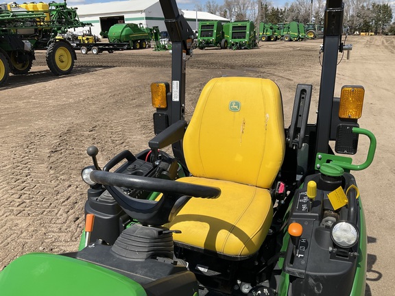 2023 John Deere 2025R Tractor Compact