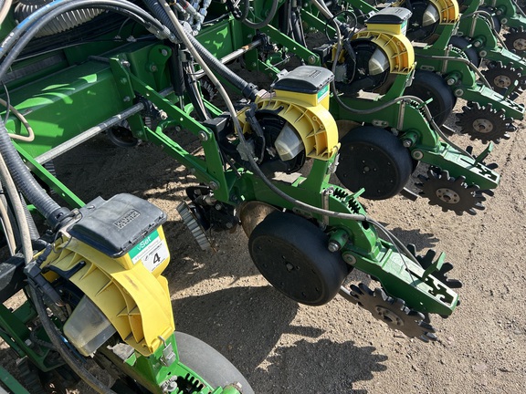 2011 John Deere 1770NT CCS Planter