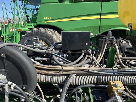 2011 John Deere 1770NT CCS Planter
