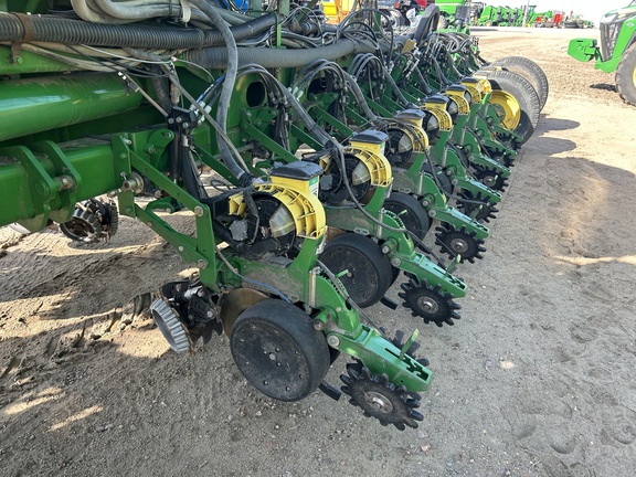 2011 John Deere 1770NT CCS Planter