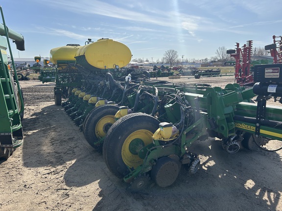 2011 John Deere 1770NT CCS Planter
