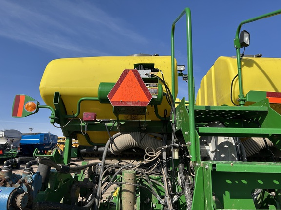 2011 John Deere 1770NT CCS Planter