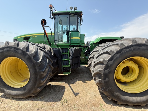 2011 John Deere 9530 Tractor 4WD
