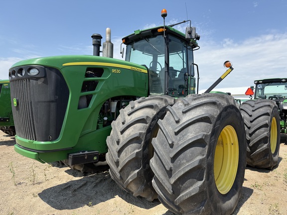 2011 John Deere 9530 Tractor 4WD
