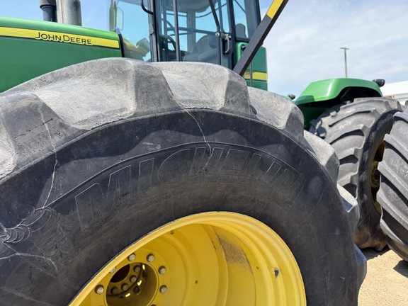 2011 John Deere 9530 Tractor 4WD