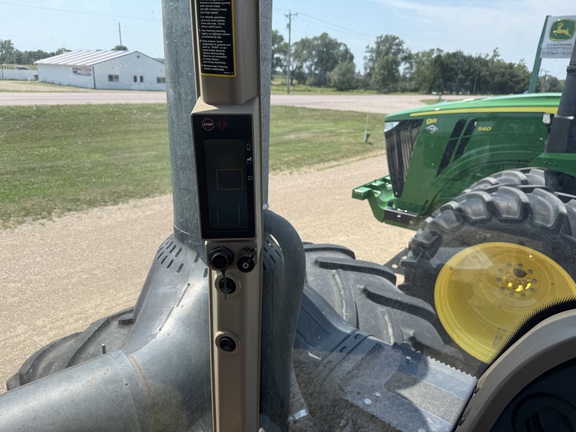 2011 John Deere 9530 Tractor 4WD