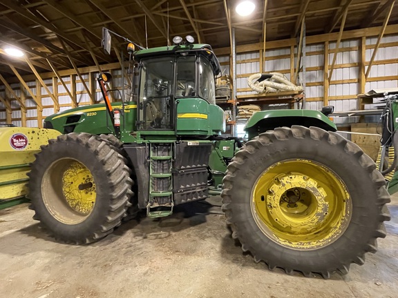 2011 John Deere 9230 Tractor 4WD