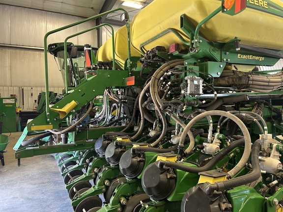 2017 John Deere DB60 Planter