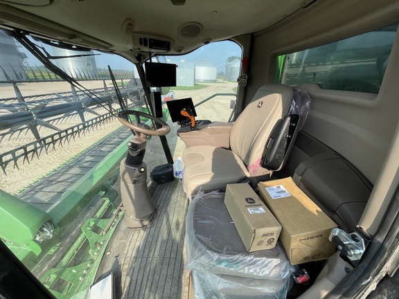 2024 John Deere S780 Combine