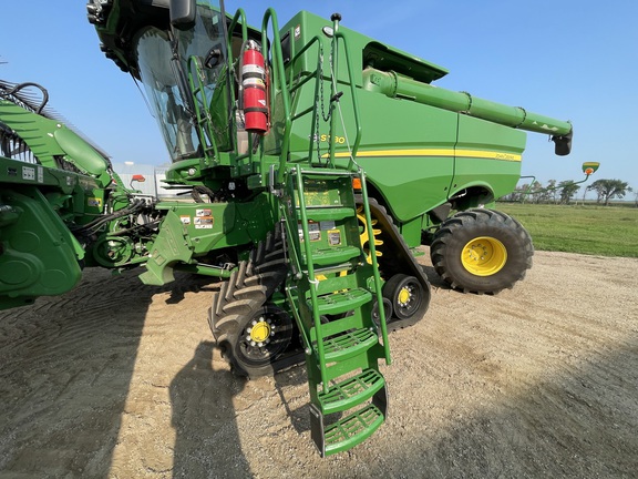 2024 John Deere S780 Combine