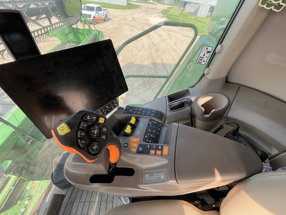 2024 John Deere S780 Combine