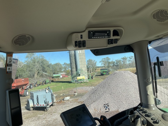 2022 John Deere 6R 195 Tractor