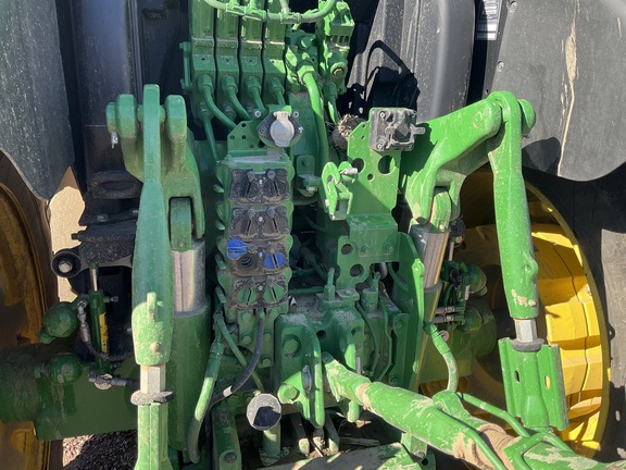 2022 John Deere 6R 195 Tractor