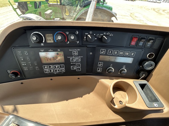 2003 John Deere 8520 Tractor